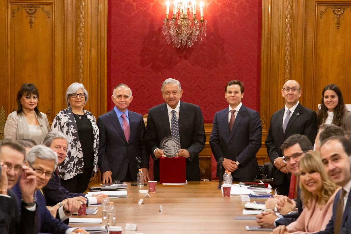 Pactan AMLO y empresarios de NL trabajar juntos por el bien del país