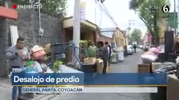 Telediario noticia Una ambulancia esperó afuera de la vivienda debido a que una mujer de la tercera edad presenta un problema cerebro-vascular.  