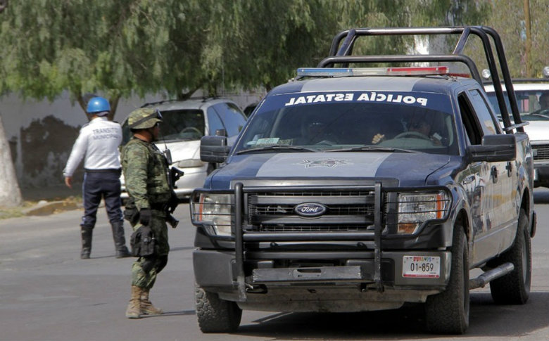 Comando embosca a policías en Durango y mata a dos