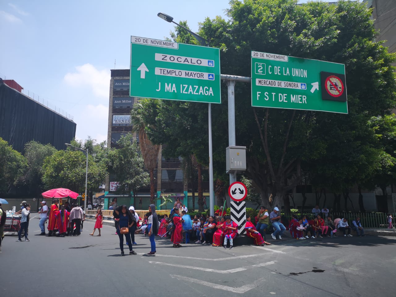 Bloquean 20 de Noviembre en el Centro Histórico