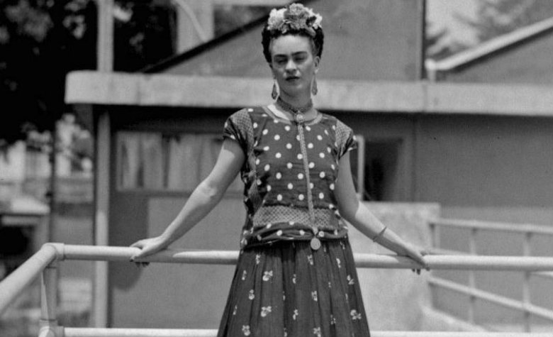 Lanzan colección de tenis inspirada en Frida Kahlo