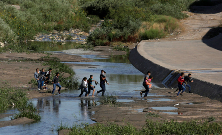EU ampliará deportación rápida de migrantes