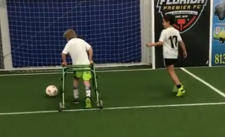 El emotivo gol de un niño con discapacidad