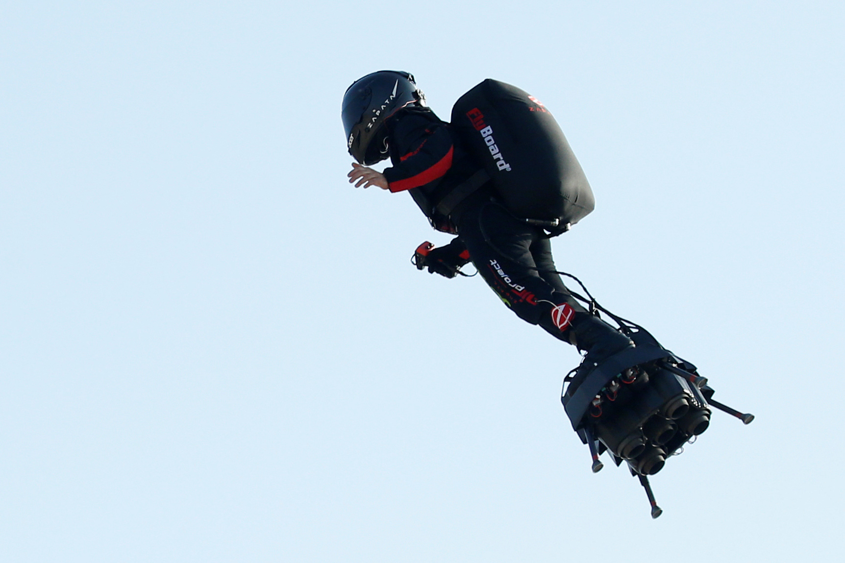 'Hombre volador' fracasa en su intento por cruzar el Canal de la Mancha