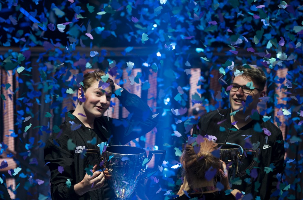 Adolescente gana 3 mdd tras triunfar en Mundial de Fortnite