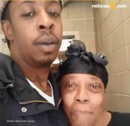 Hombre escala edificio para salvar a su madre de un incendio [VIDEO] 