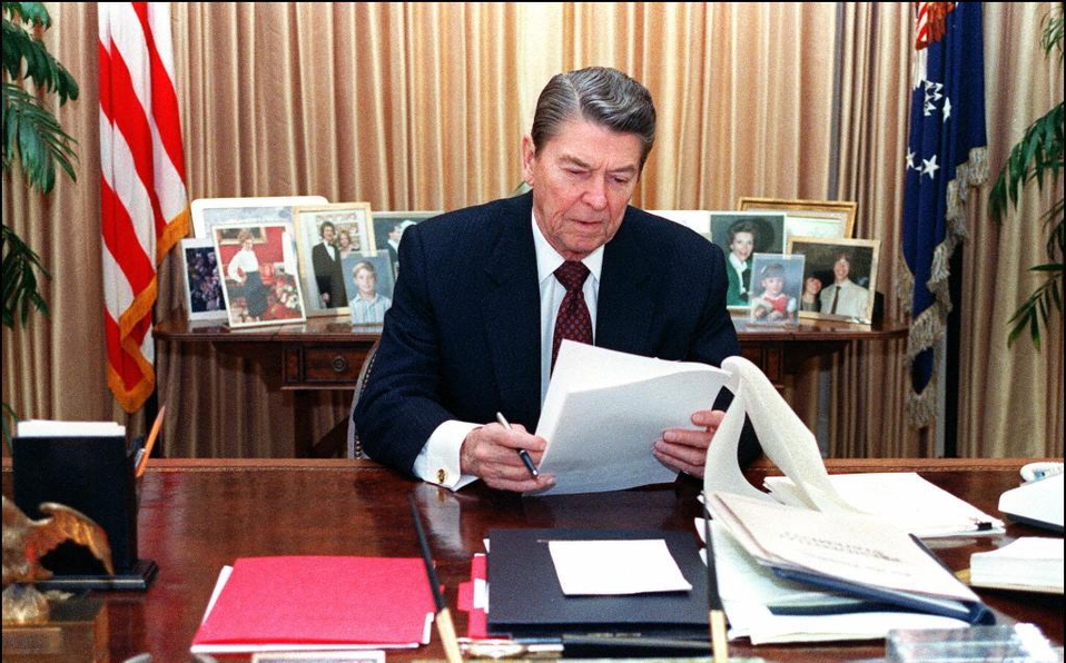 "Malditos sean esos 'monos' africanos", filtran audio racista de Ronald Reagan