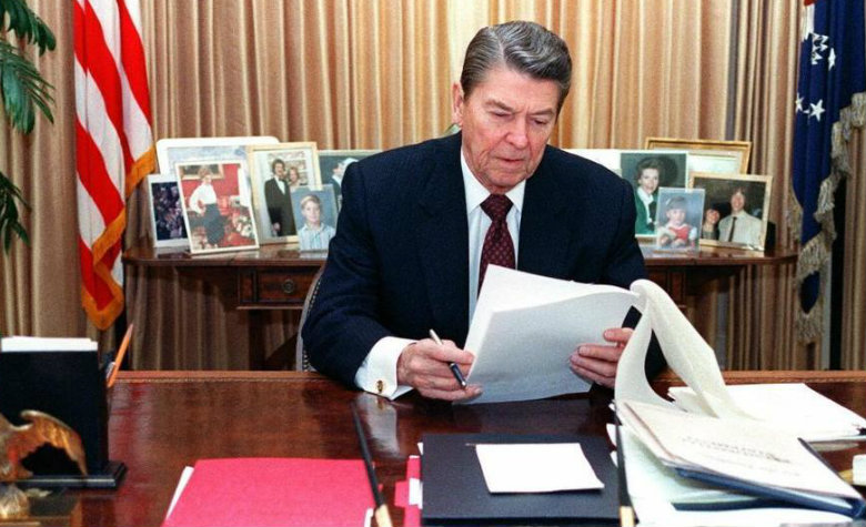 "Malditos sean esos 'monos' africanos", filtran audio racista de Ronald Reagan