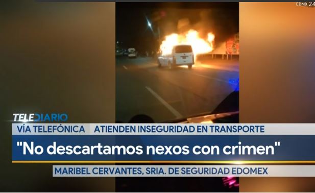 Mientras bajaba pasaje, combi es embestida por auto en Ecatepec; hay cuatro lesionados