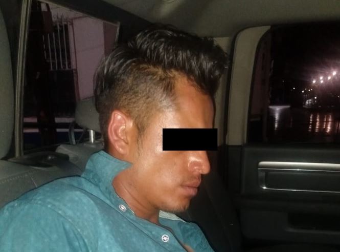 Atacó a sus vecinos a machetazos dejando un lesionado