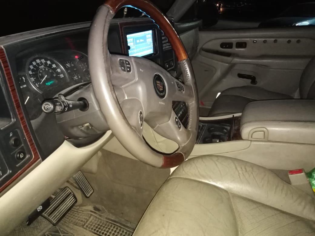 Un joven es despojado de su cartera y chocan su camioneta