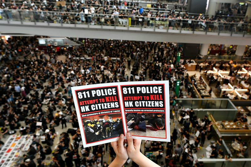 Por protestas, cierran el aeropuerto de Hong Kong