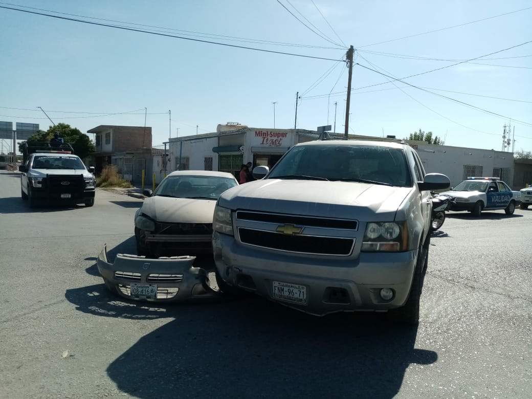 Ya ni llorar es bueno, le chocan su carrito