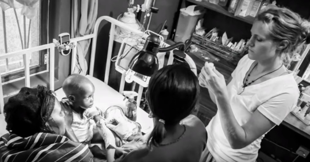 Señalan a misionera de hacerse pasar por médico y matar a más de 100 niños