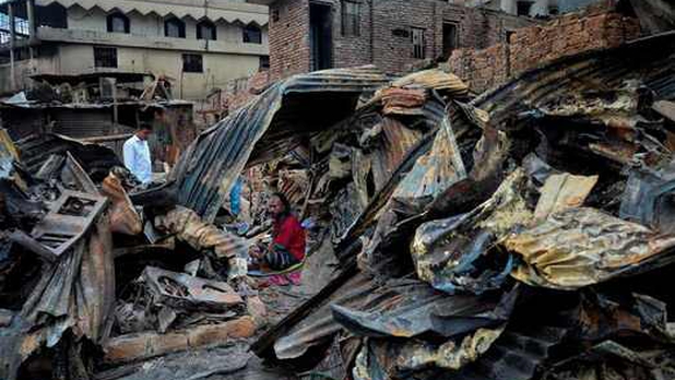 Fuego en Bangladesh deja sin casa a 50 mil