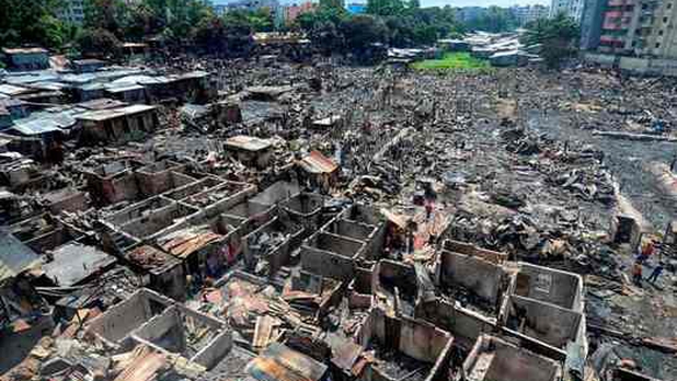 Fuego en Bangladesh deja sin casa a 50 mil