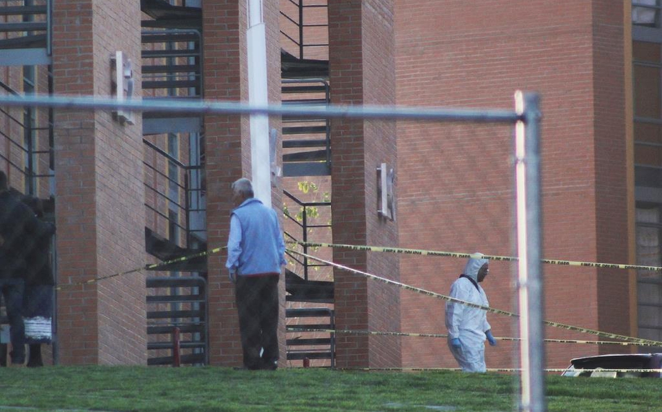 Fallece una joven al caer del quinto piso de un edificio | Telediario ...