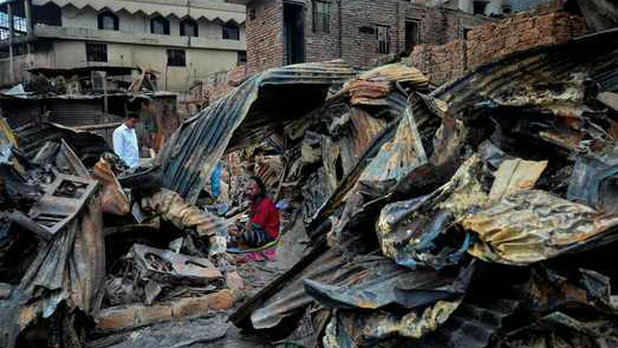 Incendio en Bangladesh deja sin casa a 50 mil personas