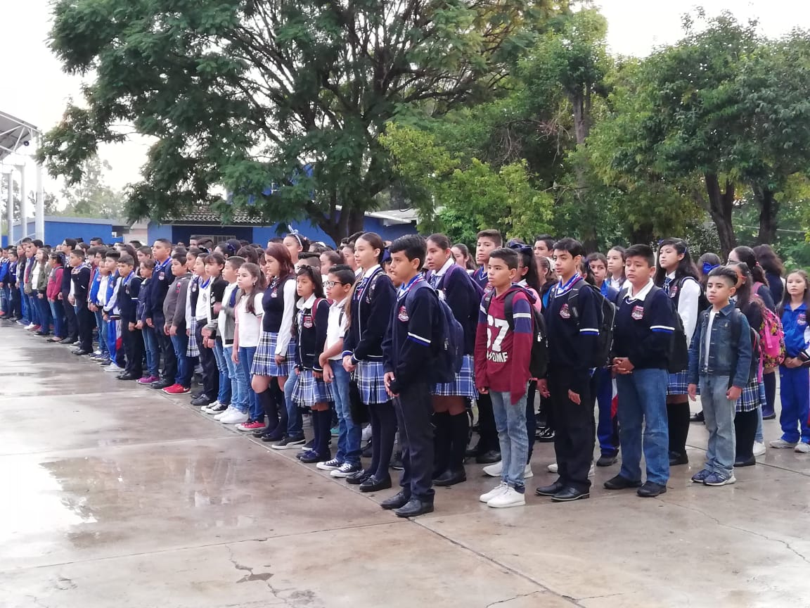 Regresan a clases miles de alumnos en Durango | Telediario México
