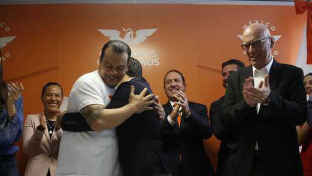 Juan Zepeda se pone camiseta de Movimiento Ciudadano