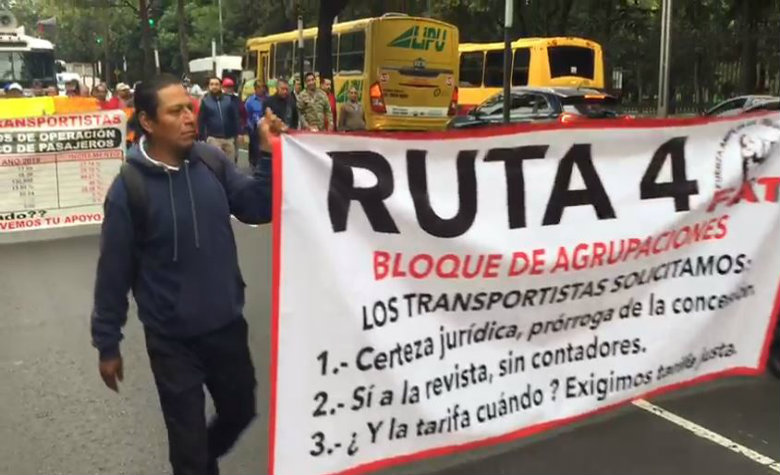Transportistas inician marcha rumbo al Zócalo; exigen aumento de tarifa