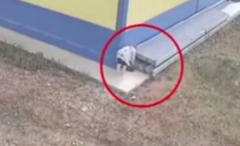 Da a luz detrás de supermercado y abandona a su bebé [VIDEO]