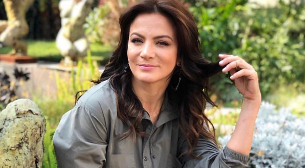 ¿Sale del clóset?, Revela Silvia Navarro su amor por una mujer
