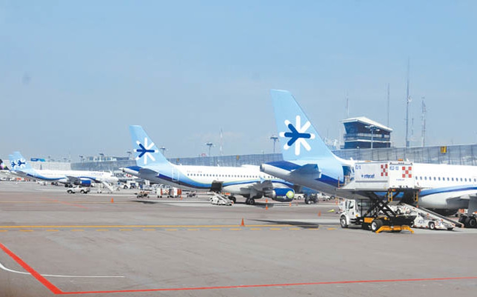 Interjet suspende a piloto que propuso lanzar bomba al Zócalo