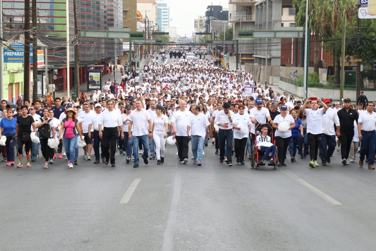 Más de mil personas marchan por la paz en el Centro de Monterrey ...