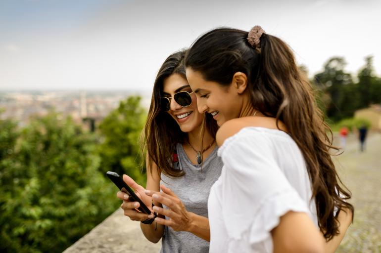 Estas son las 10 enfermedades causadas por el celular que deberías de conocer.