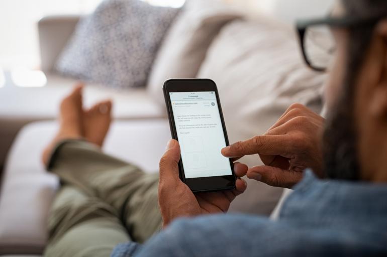 Estas son las 10 enfermedades causadas por el celular que deberías de conocer.