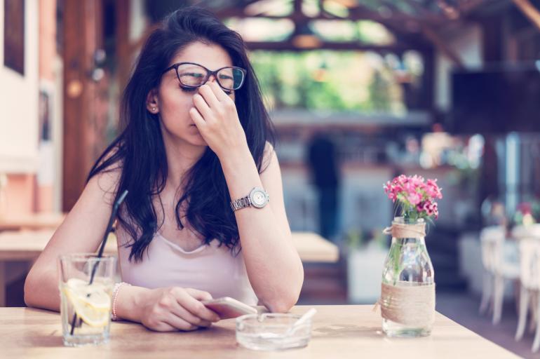 Estas son las 10 enfermedades causadas por el celular que deberías de conocer.