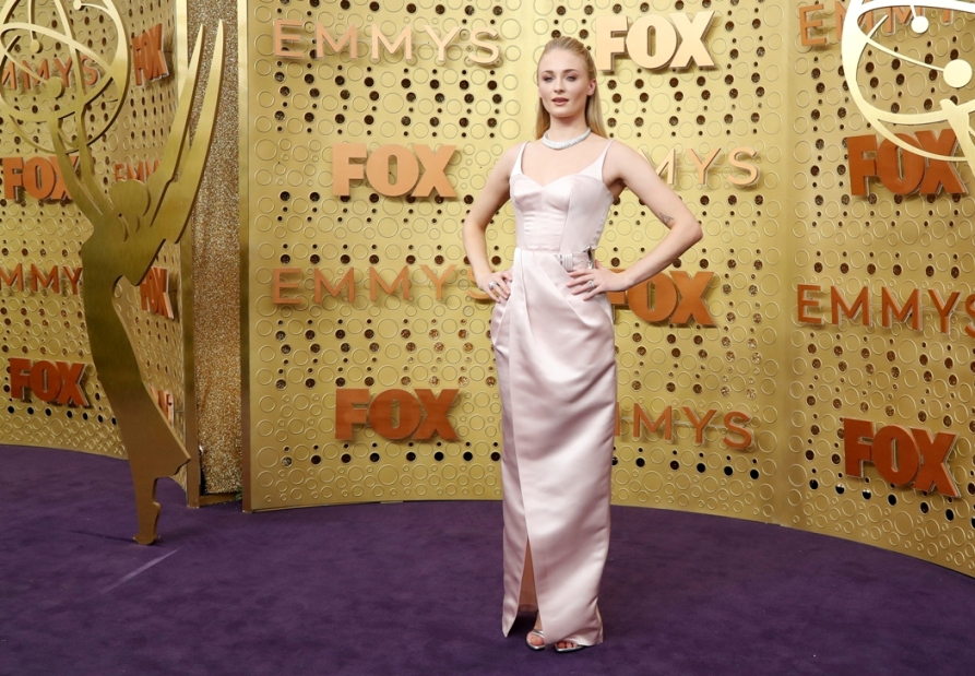 Sophie Turner y el vestido que usó en los Emmy 2019 [FOTOS]