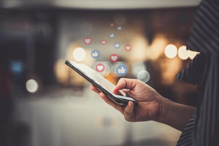 Estas son las 10 enfermedades causadas por el celular que deberías de conocer.