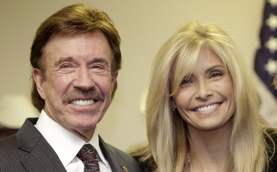 Chuck Norris sigue luchando contra la muerte: busca salvar a su esposa