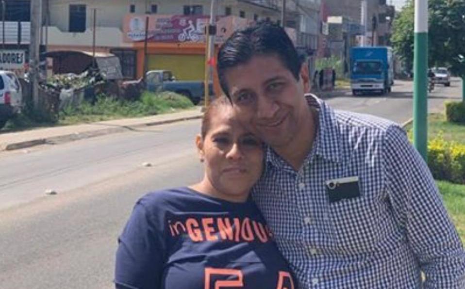 Alcalde en Oaxaca envía mensaje de amor a su esposa en anuncio espectacular [FOTO]
