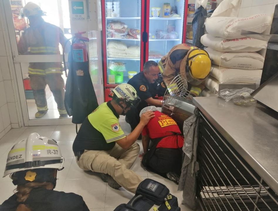 Máquina de pizzería atrapa brazo de&nbsp;empleada en García