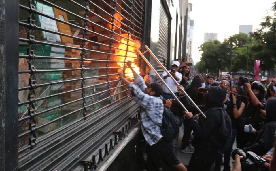 Con vallas, CDMX protegerá negocios durante marcha del 2 de octubre
