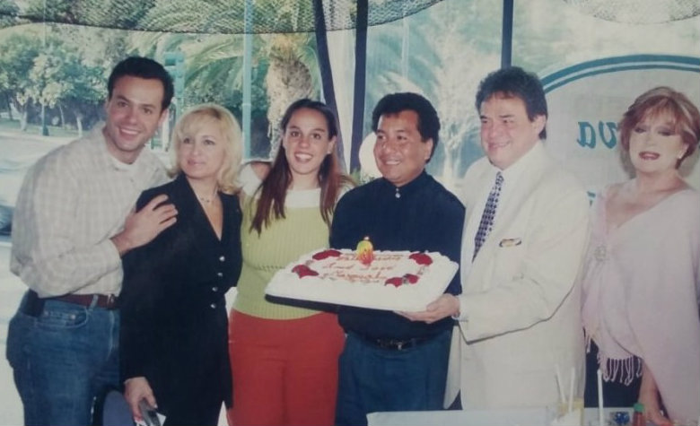 ¡Insólito! Anel y Sarita celebraron juntas cumpleaños de José José