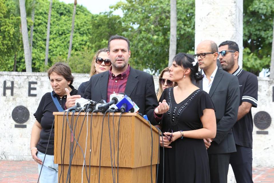 Buscaremos se haga necropsia al cuerpo de mi padre; dice José Joel hijo de José José
