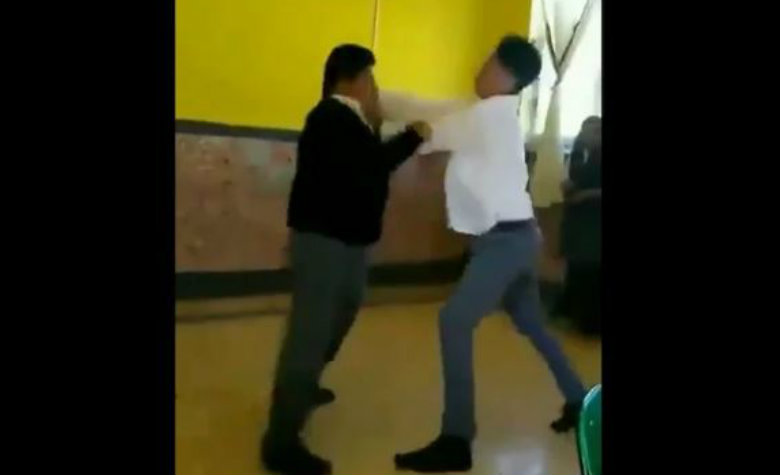 Difunden pelea de alumnos de secundaria en redes sociales [VIDEO]