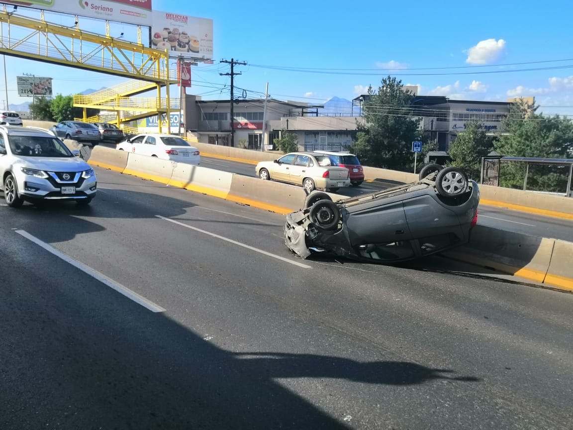 Conductor pierde el control de su vehículo y vuelca en Paseo de los ...
