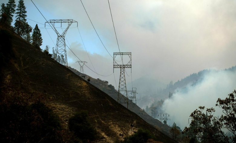 California corta electricidad a 800 mil hogares ante riesgo de incendio