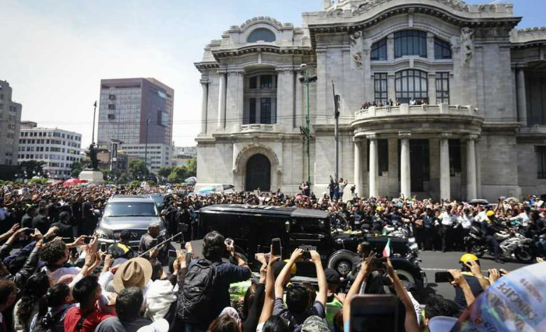 ¡Sí se pudo!; así despiden a José José en Bellas Artes [VIDEO]