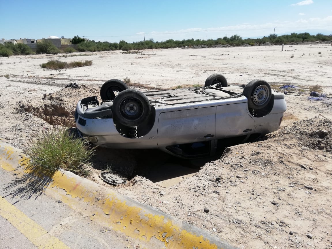 Telediario Media Tras aparatosa volcadura conductor resulta ileso en Torreó
