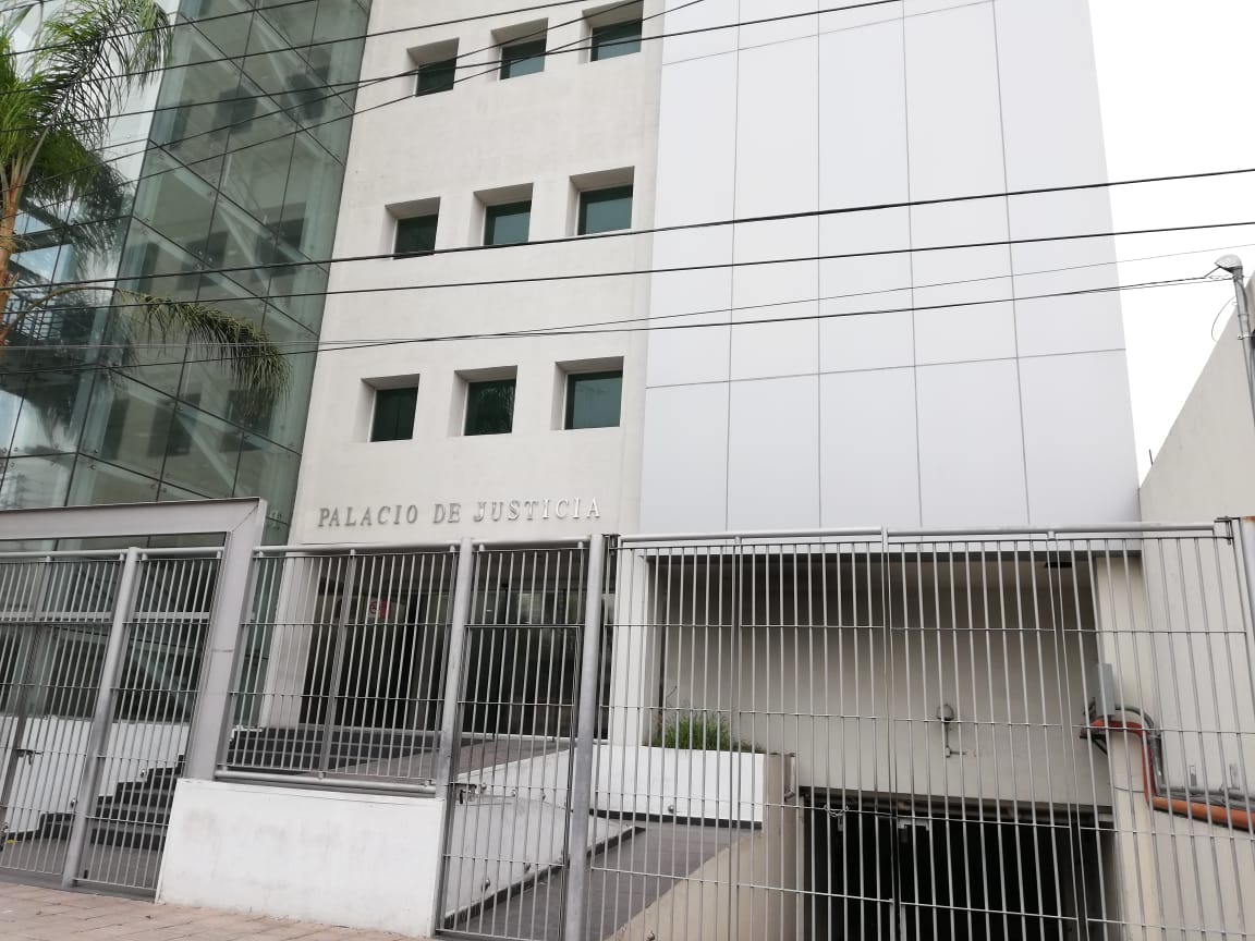 Denuncia irregularidades de la Vicefiscalía de Justicia en La Laguna de Durango tras la detención de su esposo