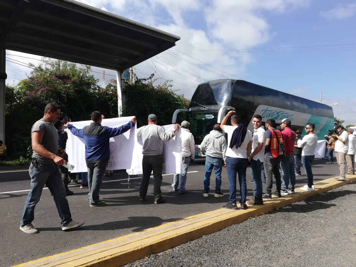 Chatarreros bloquean vialidades por nueva reforma [Min a Min]