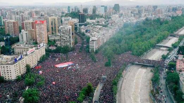 Contra la desigualdad, marchan un millón de personas en Santiago de Chile