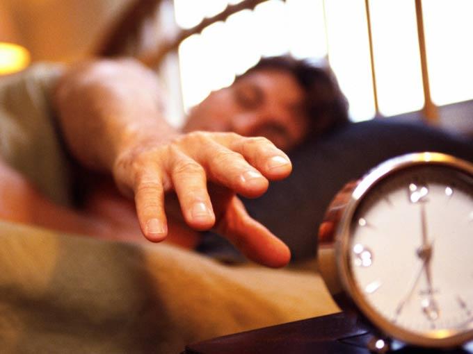 Revisar de inmediato el celular al despertar tendría consecuencias negativas