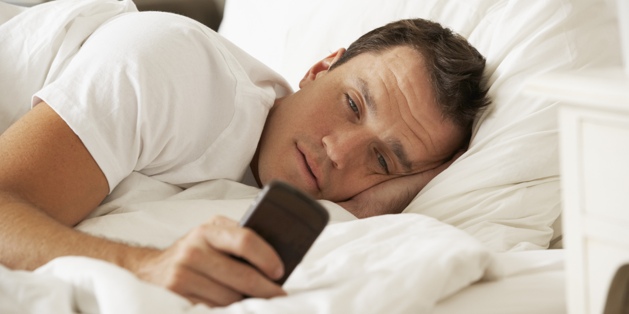 Revisar de inmediato el celular al despertar tendría consecuencias negativas